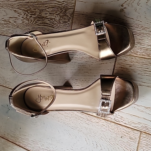 ✨️Metallic Rose gold Copper Rhinestone Platform sandal size 6.5 Nella - Picture 3 of 8